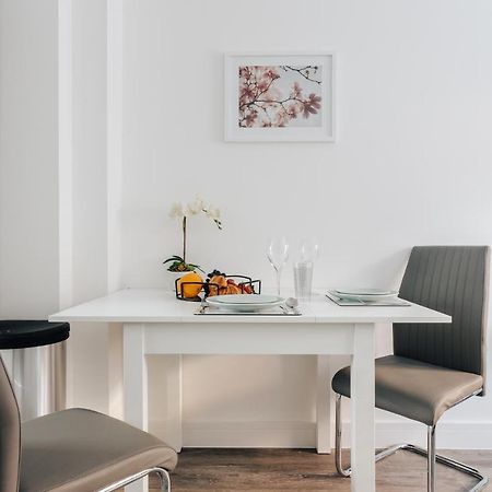 Central 2 Double Bedroom Flat With Parking ボーンマス エクステリア 写真