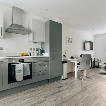 Central 2 Double Bedroom Flat With Parking ボーンマス エクステリア 写真