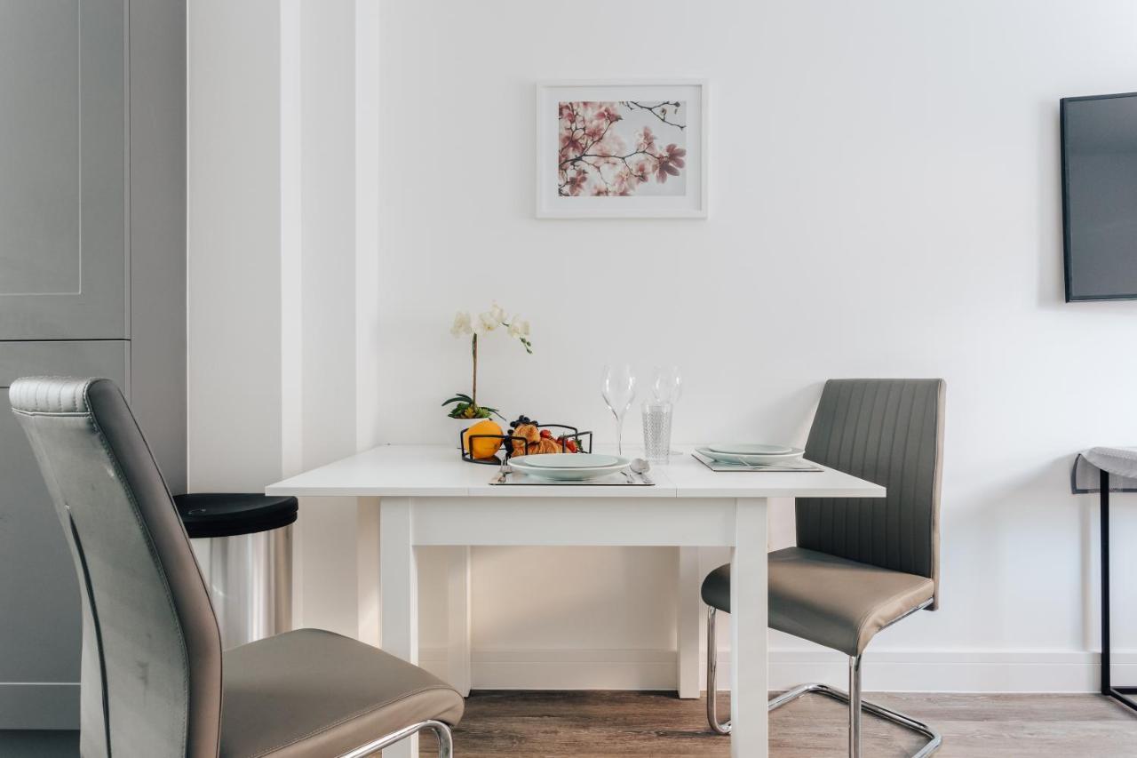 Central 2 Double Bedroom Flat With Parking ボーンマス エクステリア 写真