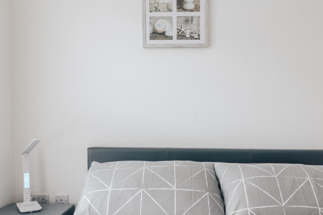 Central 2 Double Bedroom Flat With Parking ボーンマス エクステリア 写真